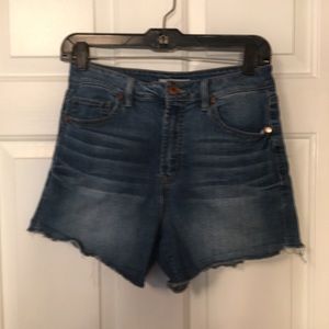 Women’s Refuge Jean Shorts size 6 with 3” inseam.